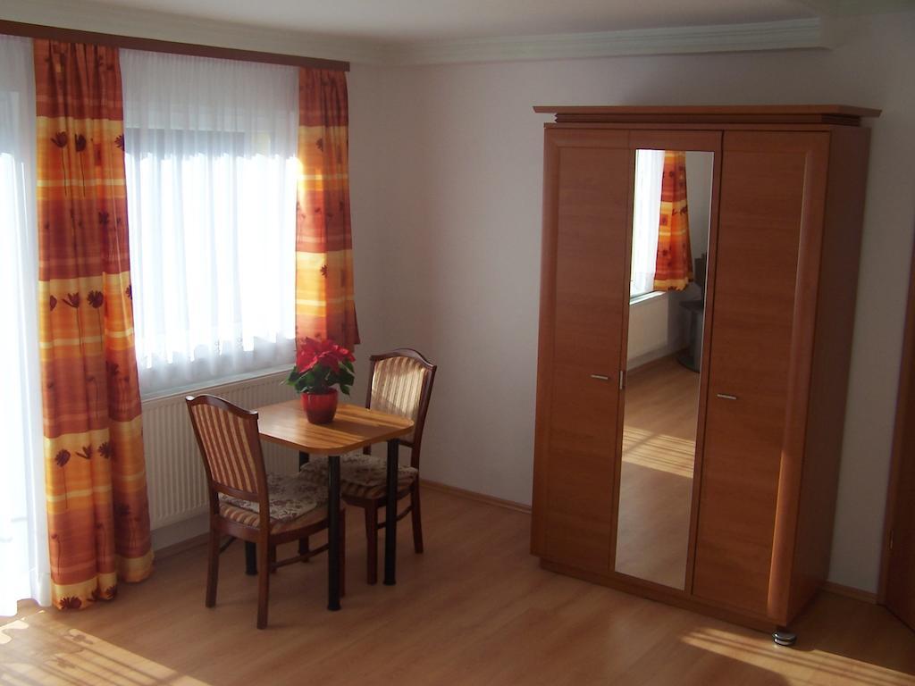 Akacia Apartment - Free Inside Parking, 2 Bedrooms, Garden, Next To Centre Budapesta Cameră foto