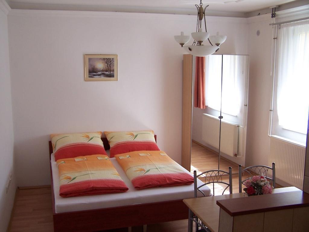 Akacia Apartment - Free Inside Parking, 2 Bedrooms, Garden, Next To Centre Budapesta Cameră foto